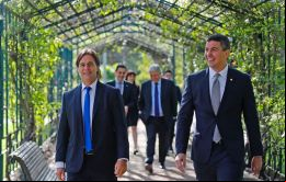 Peña se reunió primero con Fernández en Buenos Aires y luego almorzó en Montevideo con Lacalle