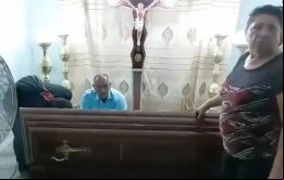La enfermera jubilada Bella Montoya está intubada y con pocas esperanzas de sobrevivir, dijeron sus familiares a la prensa