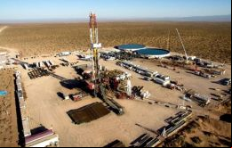 Los contratos se realizaron con la empresa malaya Petronas, Equinor de Noruega, la argentina Vista Oil & Gas y la británica Shell, con operaciones en Neuquén