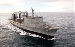 El Patagonia puede transportar grandes cantidades de combustible y bastimentos