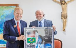 Esta es una propuesta que el  de la NASA trajo en la visita al presidente Lula, explicó Santos
