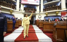 Derechistas y marxistas se alían e imponen a Alejandro Soto como presidente del Congreso. Ganó con 77 votos a favor, además de 4 en blanco y 8 nulos.