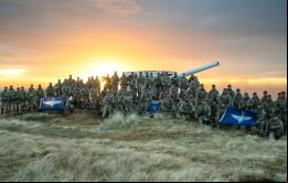 El ejercicio comenzó con una infiltración rápida, tierra aire, a la principal base militar de las Falklands para asegurar el control de la pista de aterrizaje