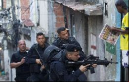 Estoy extremadamente satisfecho con la actuación policial, dijo el gobernador De Freitas.