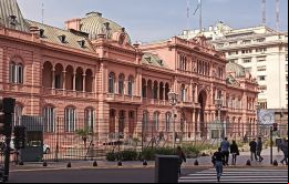 Equipos de explosivos de la Ciudad de Buenos Aires y de la Policía Federal revisaron la Casa Rosada y no encontraron nada