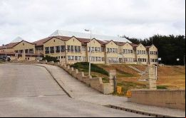 La Escuela Comunitaria, imponente edificio en la capital de las Falklands, Stanley  y centro neurálgico de la formación de las nuevas generaciones  