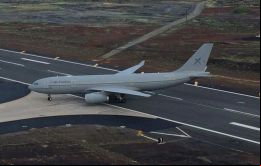 Uno de los aparatos que cumple el puente aéreo de Falklands al Reino Unido con escala en la isla de Ascensión 