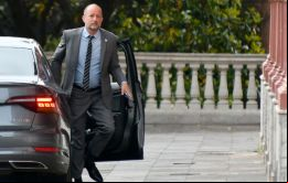 Insaurralde presentó una declaración jurada diciendo que no tenía divisas y luego supuestamente pagó un divorcio de 20 millones de dólares