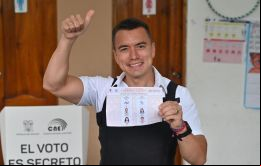 Noboa logró en su primer intento lo que su padre no pudo en cinco