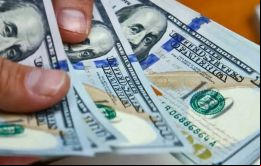 El tipo de cambio entre el peso argentino y el dólar estadounidense osciló entre AR$ 348 y AR$ 1.065, según cómo, dónde y para qué