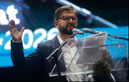 Boric dijo que la ofensiva de Israel iba más allá de la guerra contra Hamás, cuyas acciones también condenó