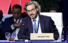 Cafiero también subrayó la urgente necesidad de que todas las partes respeten el derecho internacional humanitario 