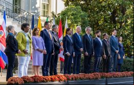 Queremos asegurarnos de que nuestros vecinos más cercanos sepan que pueden elegir, dijo Biden a los asistentes