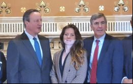 MLA Barkman junto al canciller David Cameron y el ministro para las Américas, David Rutley                                  
