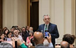 Fernández dijo que deja un país en marcha que está trabajando