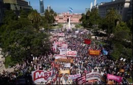 Se produjeron enfrentamientos entre manifestantes que se retiraban y policías antimotines que intentaron aplicar el nuevo protocolo de Bullrich