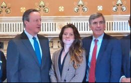 Los representantes de los Territorios de Ultramar junto al Foreign Secretary David Cameron y el ministro David Rurley