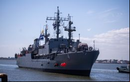 El Artigas, de construcción alemana, lleva suministros clave a las bases uruguayas a través de la Operación ANTARKOS