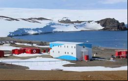 La Base Artigas en la mayor de las islas Shetland del Sur fue fundada en diciembre de 1984