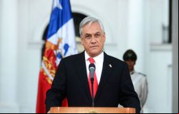 Este martes fue un día lluvioso en la zona, con condiciones meteorológicas complejas, según informaron medios locales. Piñera había salido de la casa de su amigo José Cox pilotando su Robinson R 66.