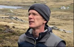 El hecho que la isla ha sido tomada, arrasada por el fuego es simplemente devastador, dijo Grant Munro