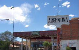 La Cámara de Comercio local en las ciudades fronterizas bolivianas ha informado de una disminución del consumo de al menos el 50%