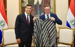 Cameron dijo que era un honor para él ser el primer ministro de Relaciones Exteriores del Reino Unido en visitar Paraguay