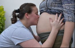 El permiso también pretende proteger a las madres adoptivas y a las madres no gestantes de uniones del mismo sexo, dijo Fux