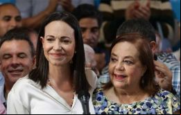 Corina Yoris es la candidata de la oposición venezolana, (D)