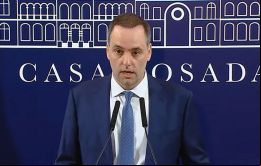 Efectivamente, el Presidente dejará de usar aviones comerciales, anunció Adorni