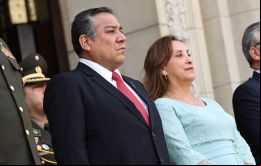 Los políticos peruanos se están disparando en el pie, advirtió Adrianzén