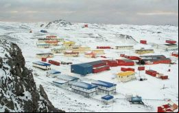 La ministra de Defensa Maya Fernández y un grupo de parlamentarios se reunirán esta semana en la Base Presidente Frei